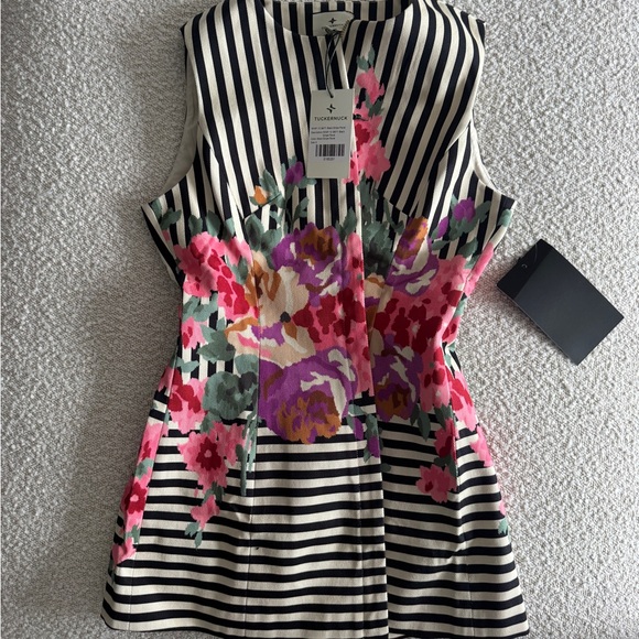 Flowering Trellis Structured Rhoda Tunic Top - Picture 2 of 3